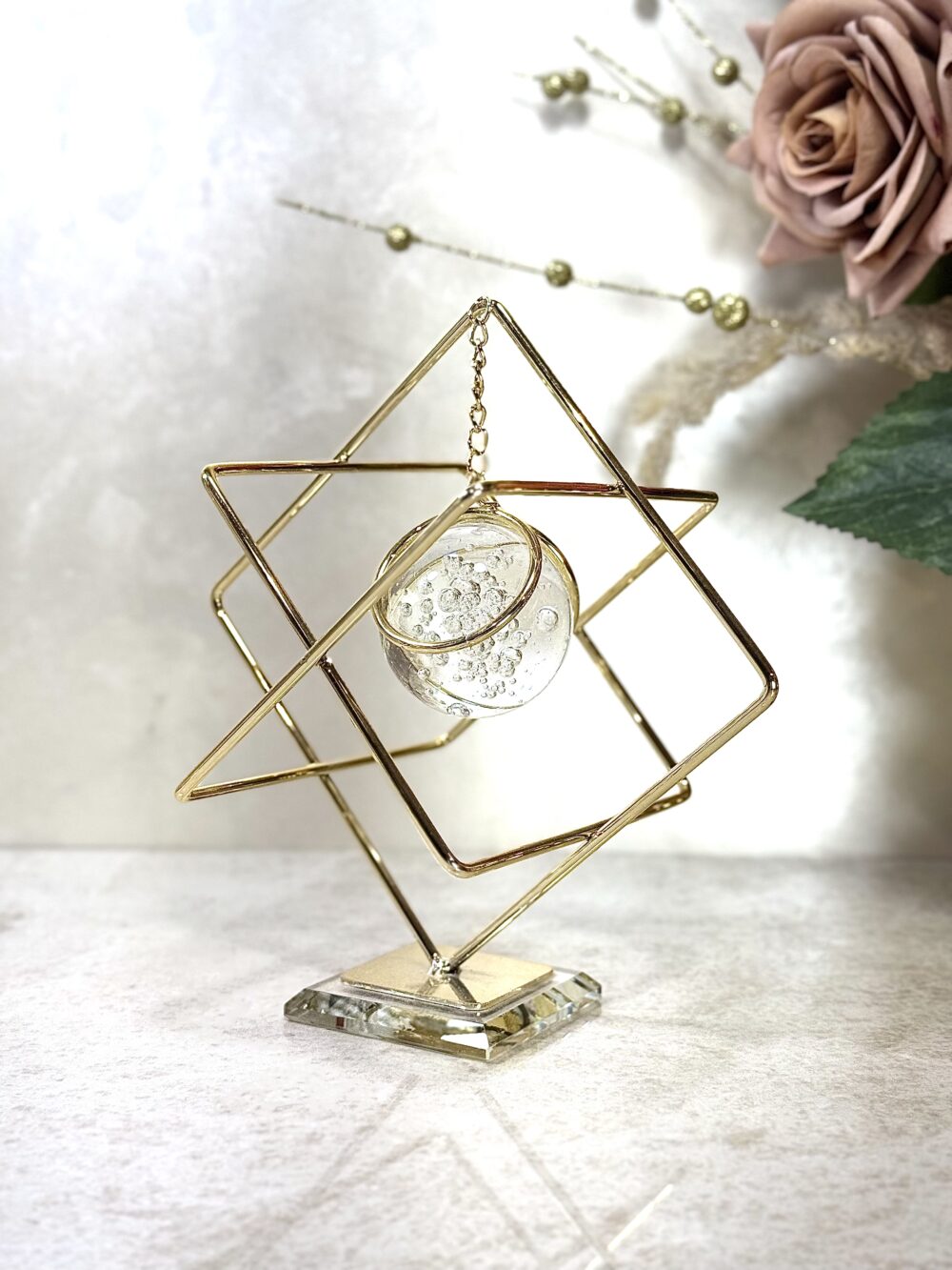 Boule en Cristal Suspendue avec Cadre Métallique - Variation Carrée