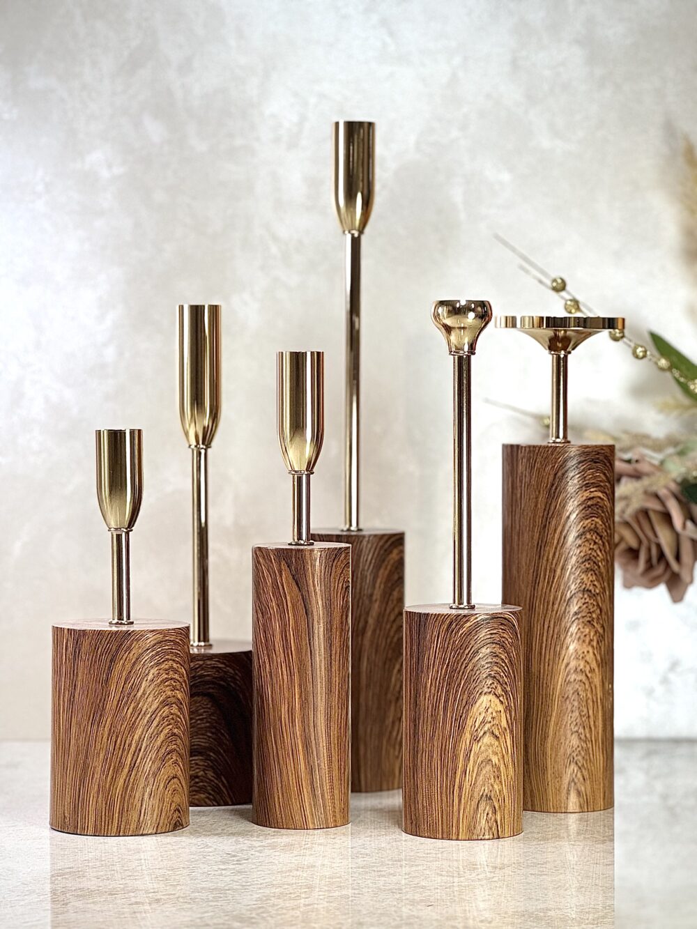 Ensemble de 6 Bougeoirs Métalliques Dorés avec Motif Bois – Élégance Naturelle et Chic