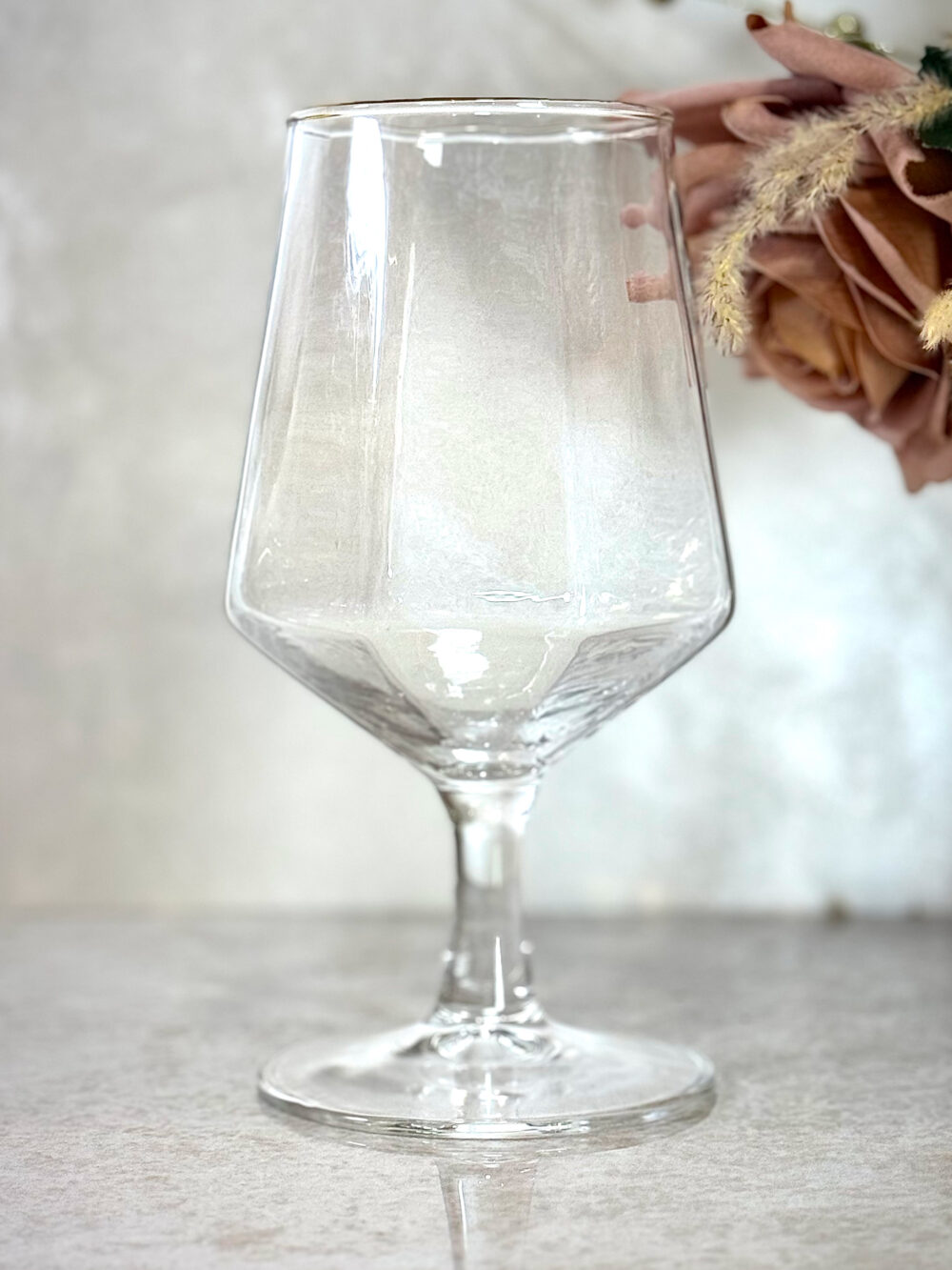 Ensemble de 6 Coupes en Verre Transparent avec Bord Doré – Élégance et Raffinement pour Vos Boissons