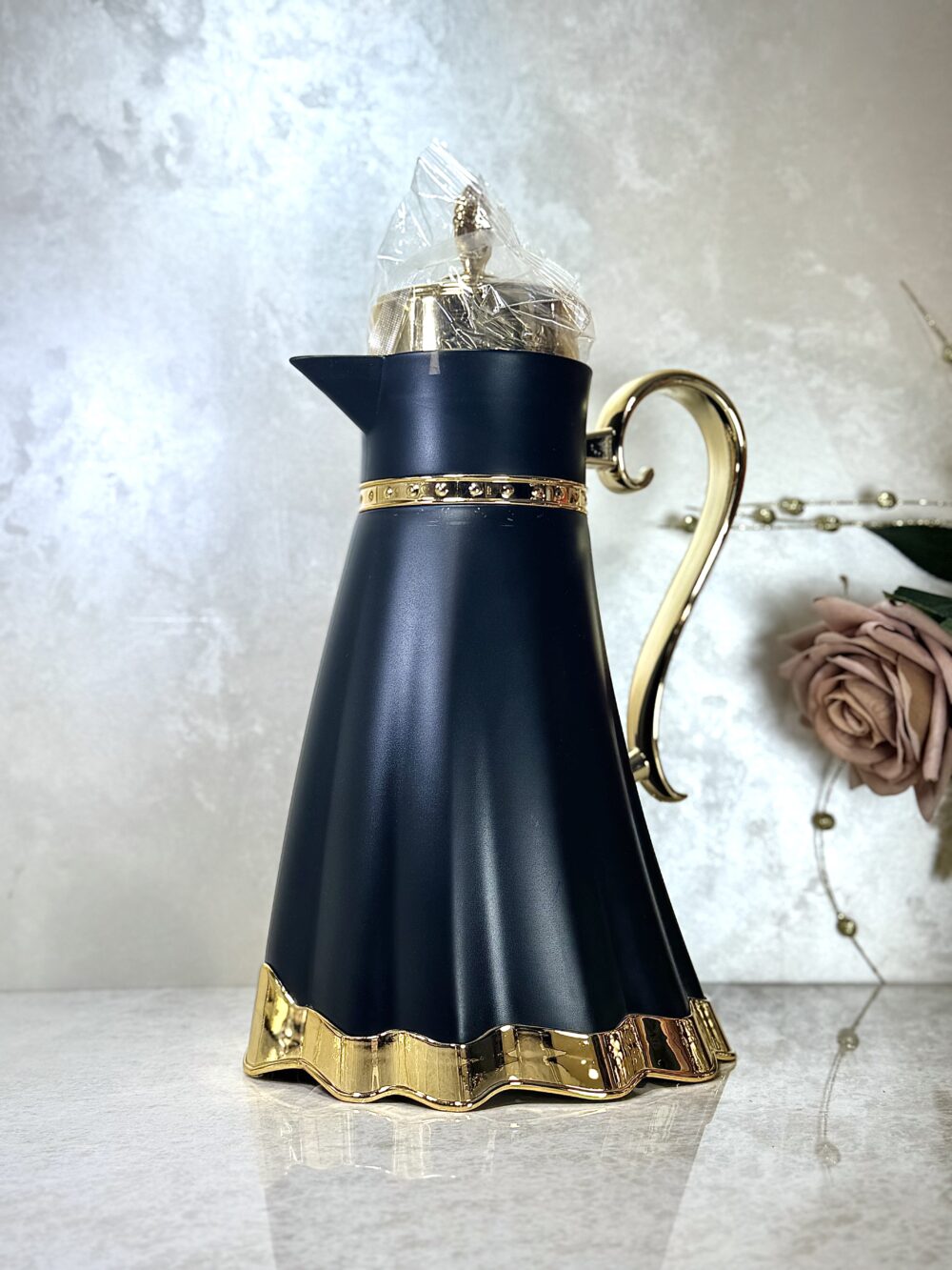 Thermos Élégants Noir et Doré – Design Moderne et Raffiné