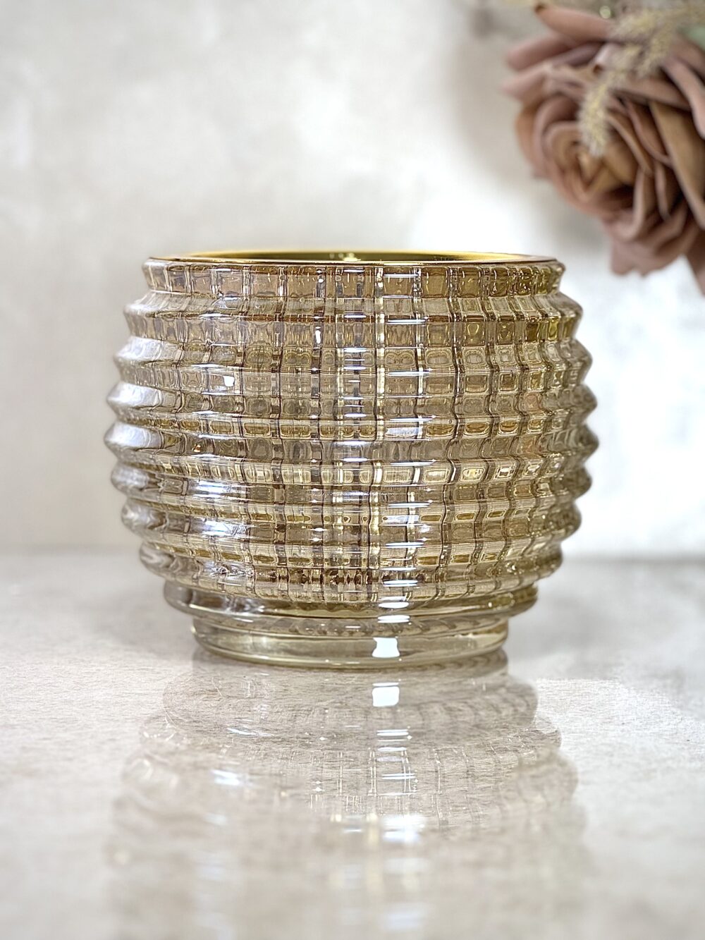 Brûleur d'Oud Sphérique en Verre Ambre Texturé – Élégance Sensorielle et Décorative