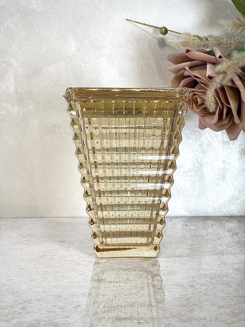 Brûleur d’Oud Rectangulaire en Verre Amber Clair Texturé – Raffinement Chaleureux et Intemporel