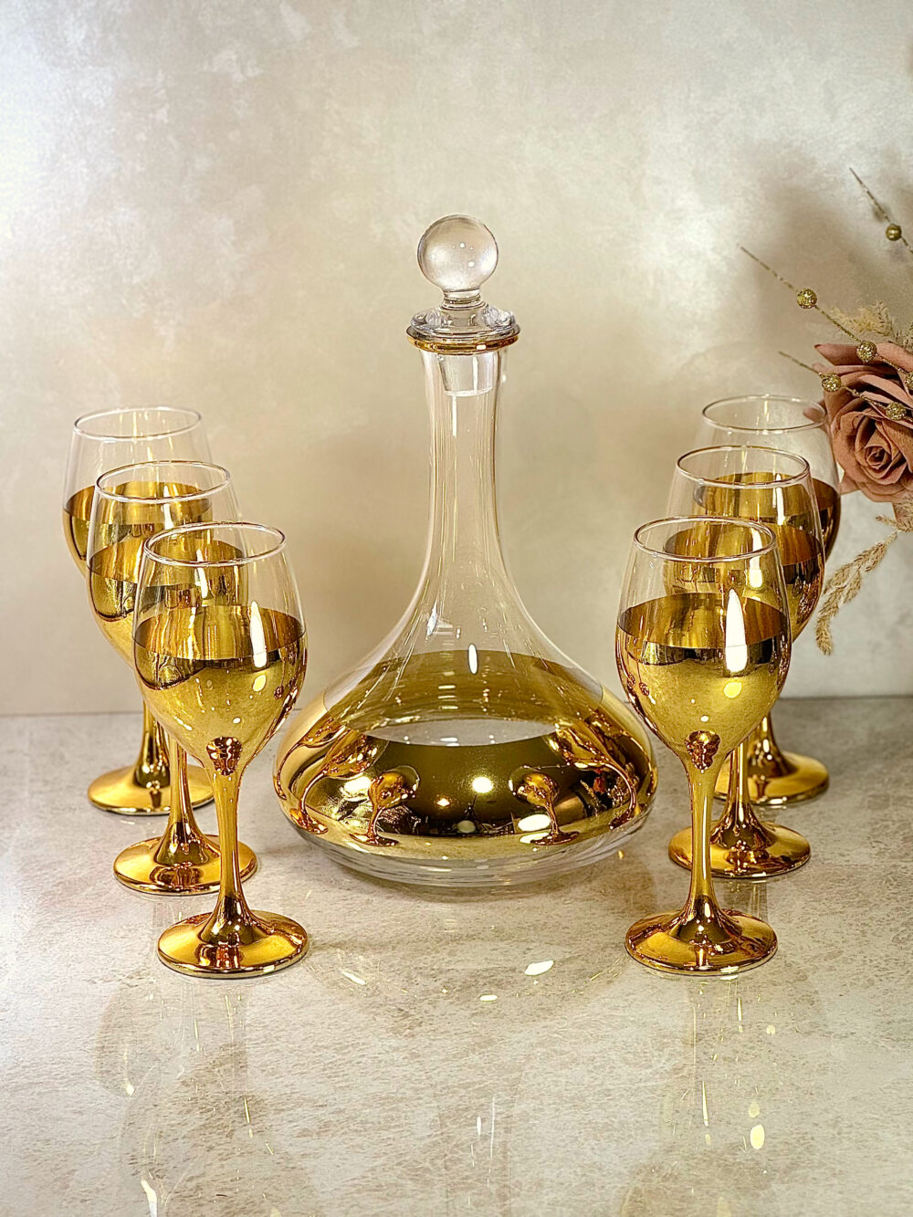 Carafe en Verre Élégante avec Décorations Dorées et 6 Verres – Raffinement et Style pour Service de Table