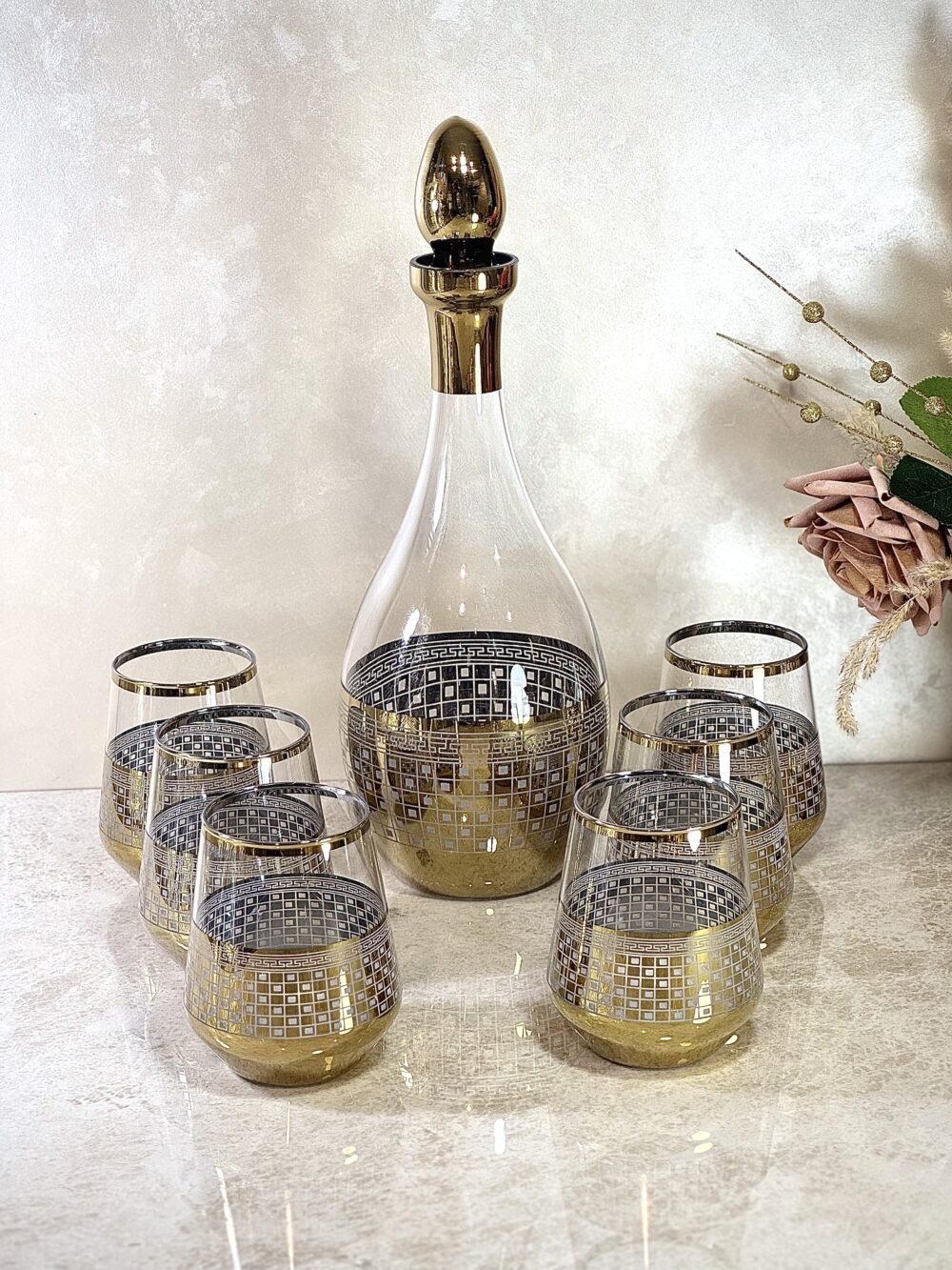 Ensemble Carafe en Verre Clair avec 6 Verres – Finitions Dorées Élégantes pour une Table Raffinée