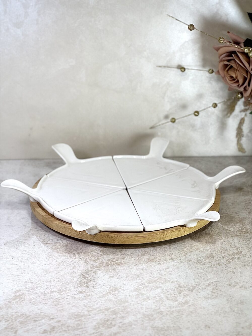 Ensemble Plateau à Tarte/Pizza en Céramique avec 6 Assiettes – Support en Bambou Élégant