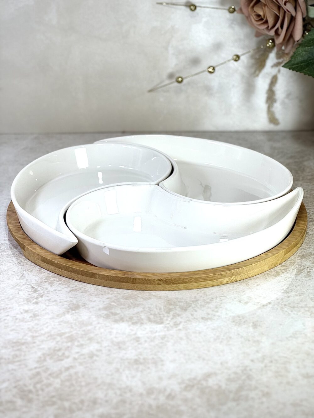 Plateau de Présentation en Bambou avec 3 Assiettes de Service en Céramique