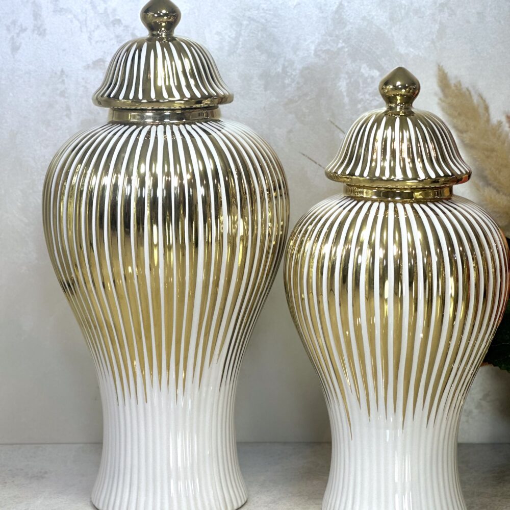 Ensemble de 2 Urnes Décoratives Blanches et Dorées – Motif Rayé Élégant