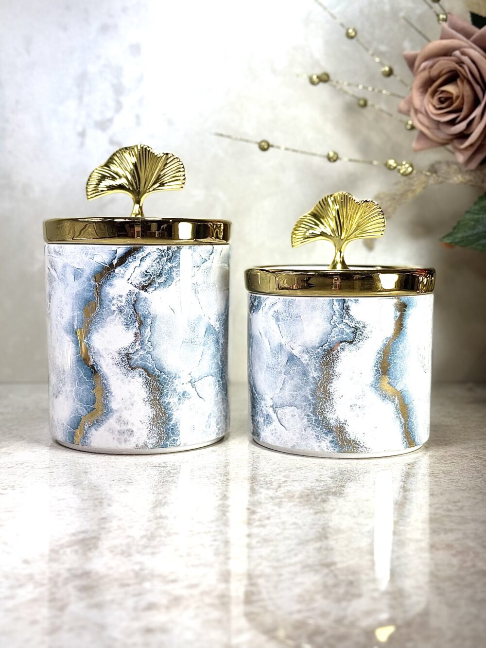 Ensemble de 2 Bocaux en Céramique Style Maritime – Blanc, Bleu et Doré