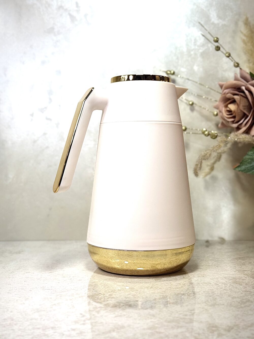 Thermos Beige Élégant avec Motifs Dorés – Style Simple et Raffiné