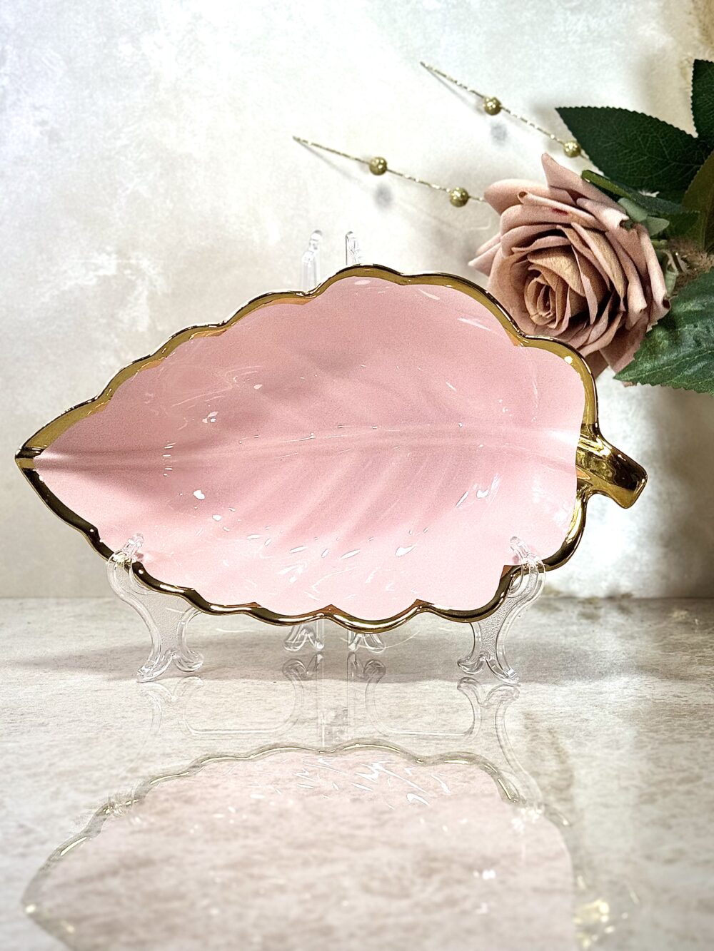 Bol en Forme de Feuille – Rose et Doré Brillant pour une Table Élégante