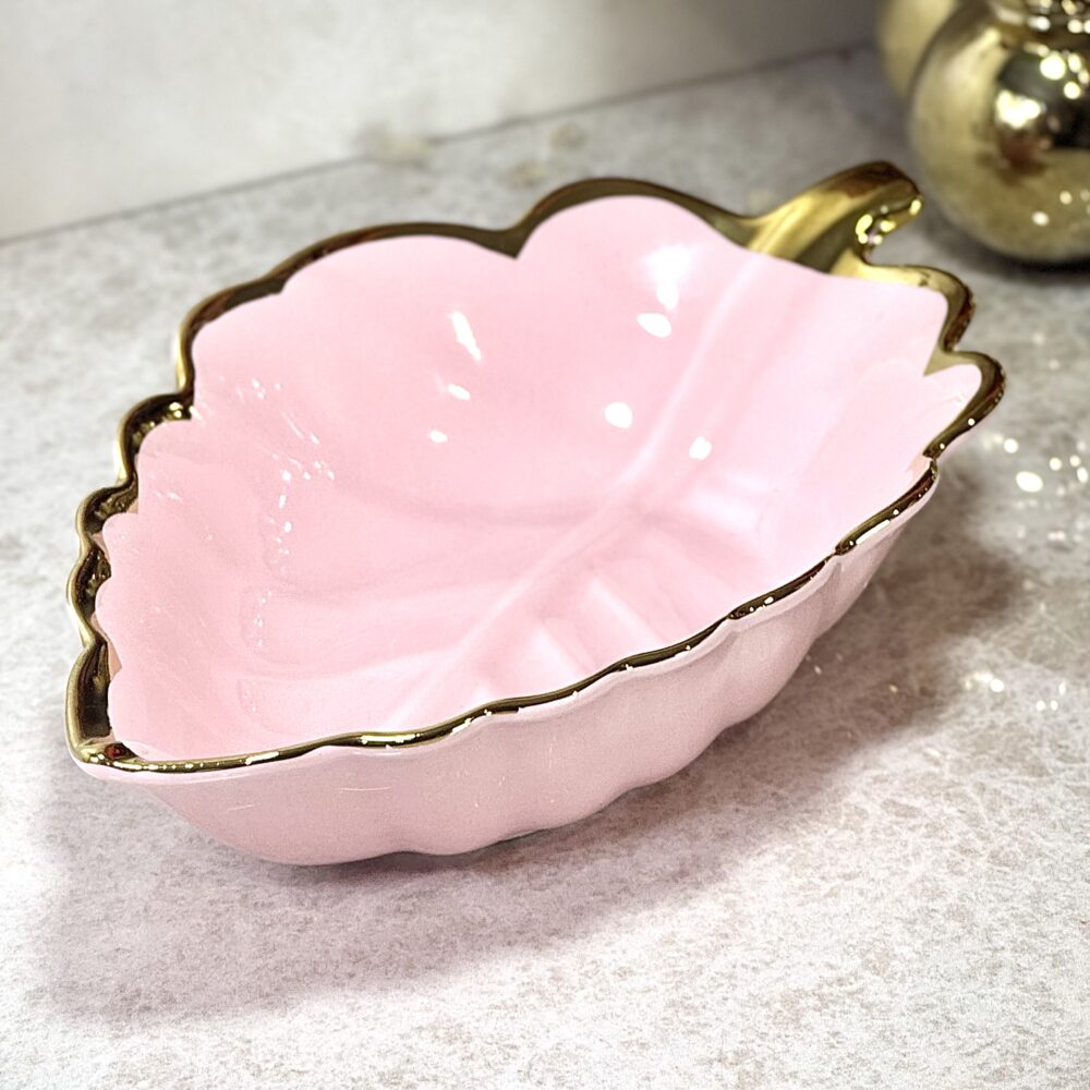 Assiette Décorative en Forme de Feuille – Rose et Doré Brillant, Élégance Intemporelle