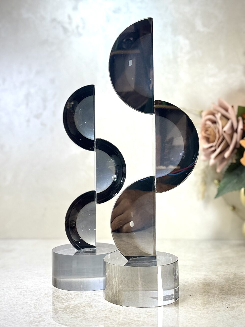 Décoration en Verre Gris – 3 Demi-Lunes Empilées, Disponible en 2 Tailles