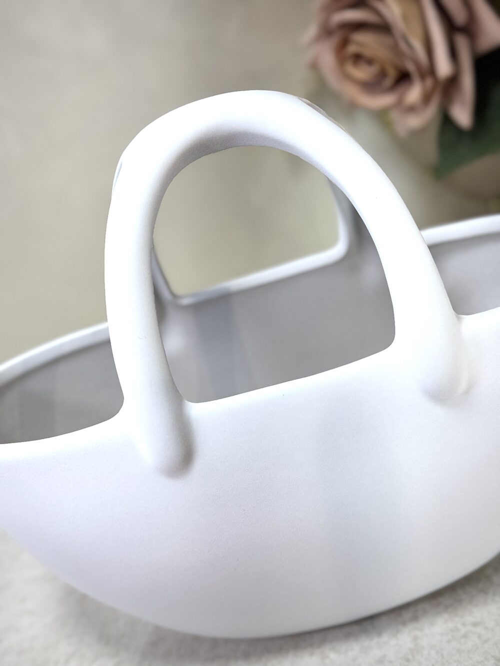 Vase Blanc en Forme de Sac – Design Moderne et Élégant pour Décoration
