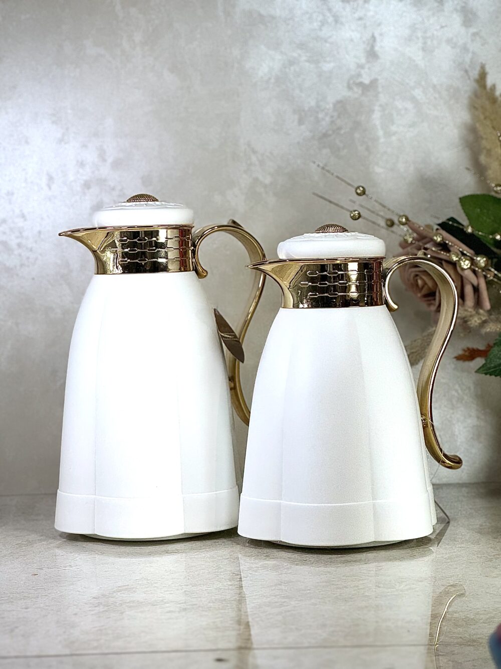 Ensemble de 2 Thermos Blancs et Dorés – Élégance et Raffinement