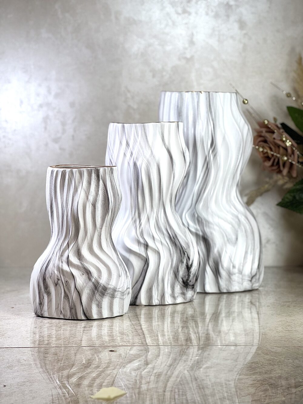 Ensemble de 3 Vases Silhouette Moderne Blancs avec Touches de Gris