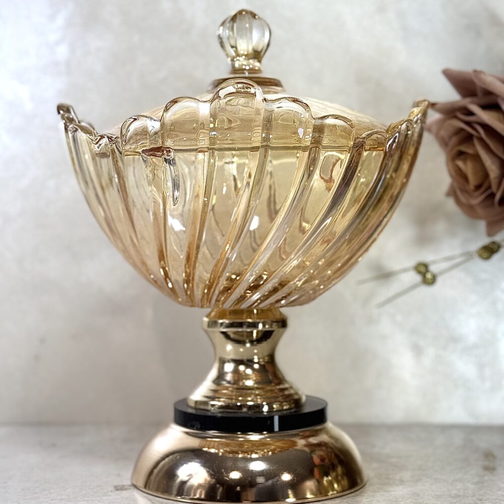 Bonbonnière Texturée en Verre Ambré avec Support Noir et Doré – Charme Luxueux et Présentation Distinctive