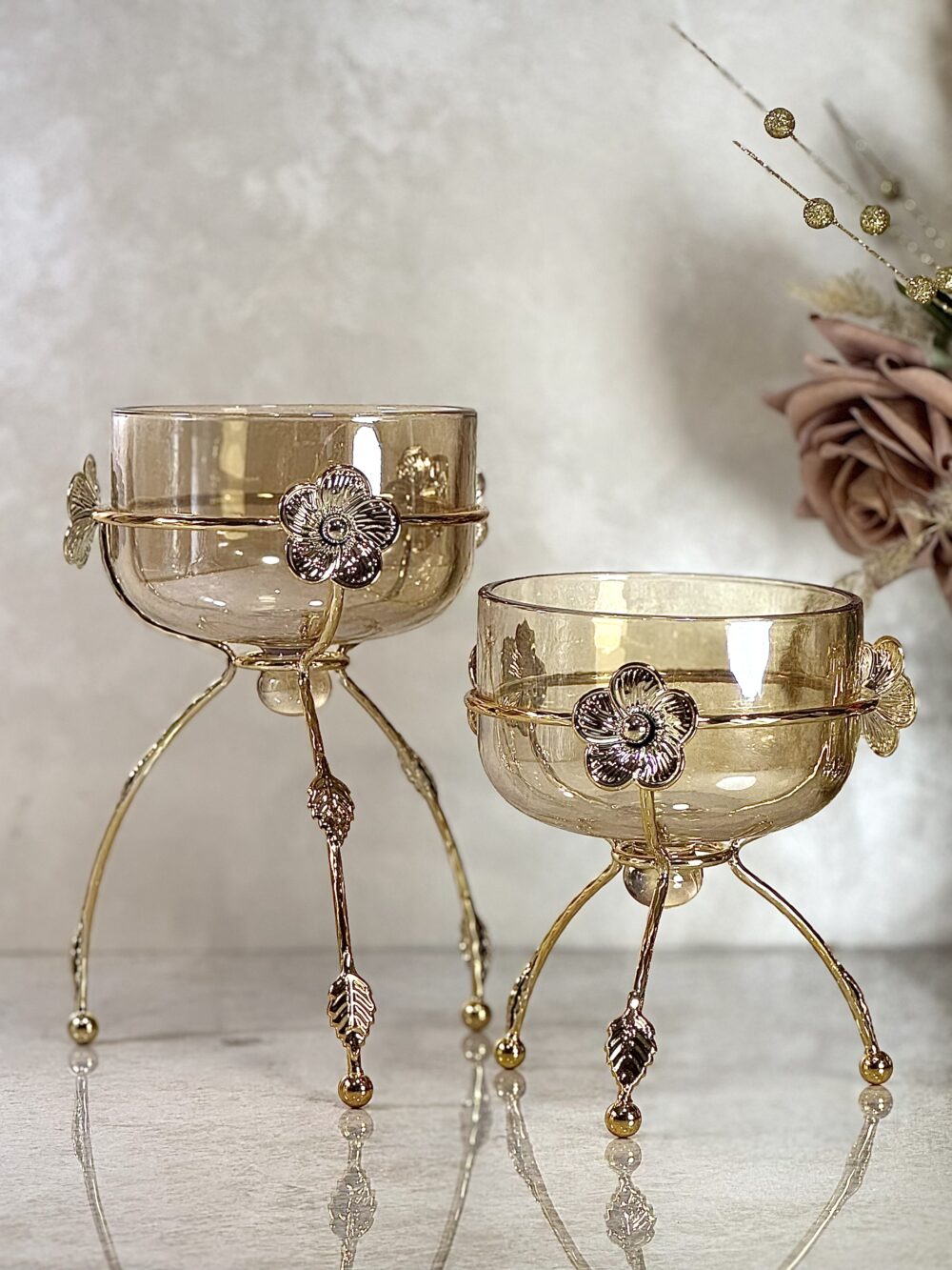 Ensemble de 2 Bols sur Supports Métalliques Dorés – Design Élégant à 3 Pieds pour Décoration ou Présentation