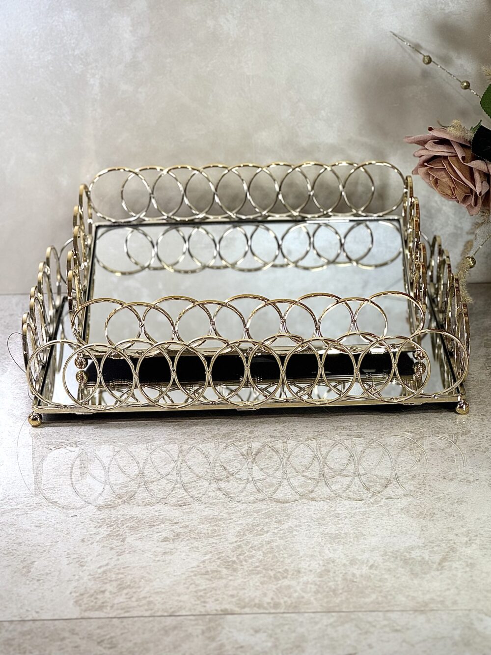 Ensemble de 2 Plateaux Rectangulaires en Miroir avec Décoration Anneaux Entrelacés – Design Chic et Fonctionnel