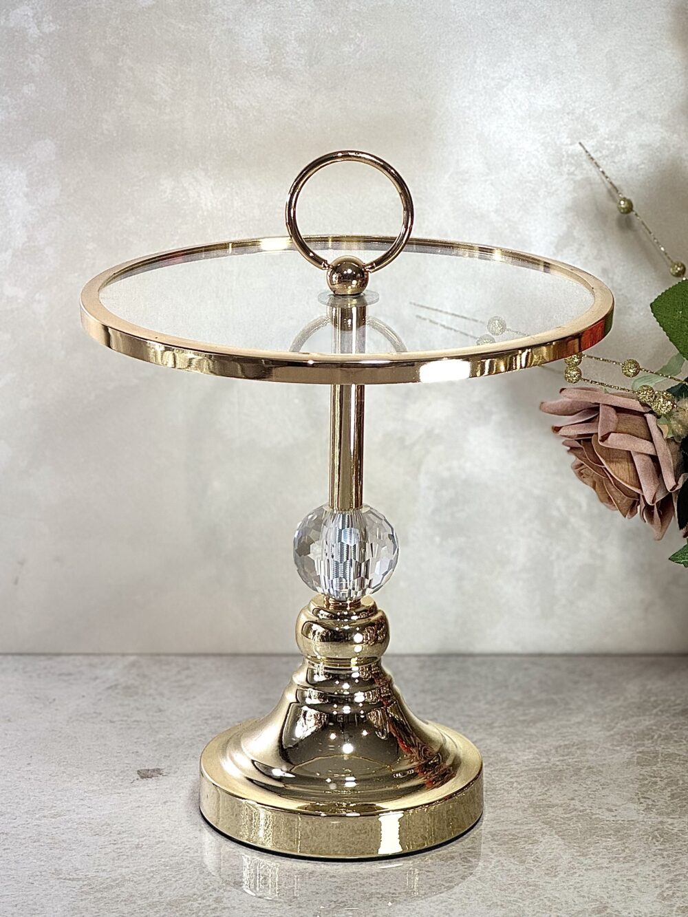 Présentoir élevé en Verre et Métal Doré – Élégance Moderne pour Décoration ou Service Raffiné